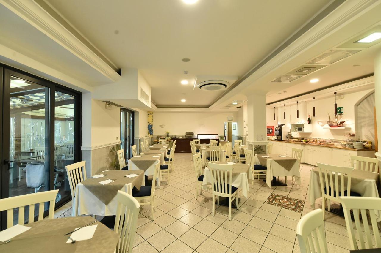 Hotel Okinawa Rimini Exterior foto